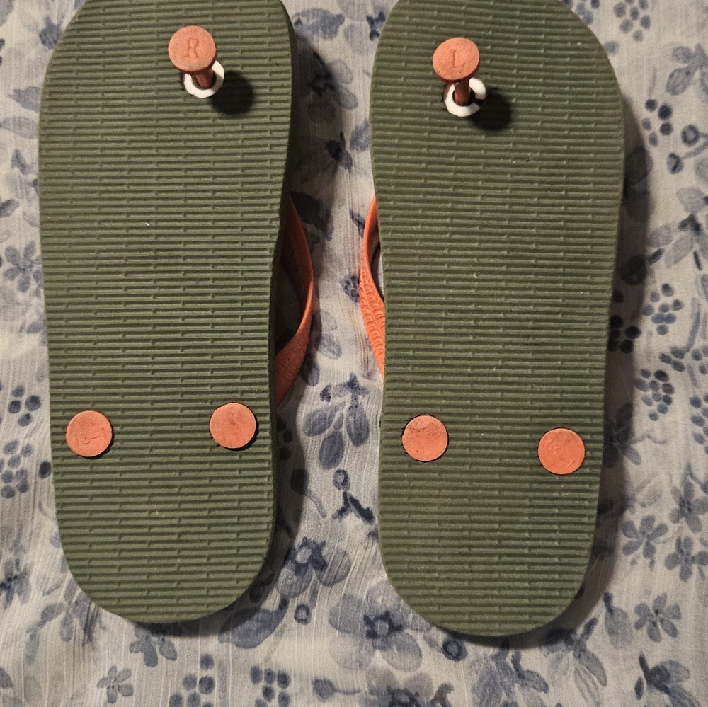 2 pair sandals - Picture 2 of 4